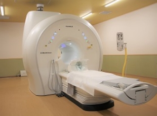 新型MRI（磁気共鳴画像装置）